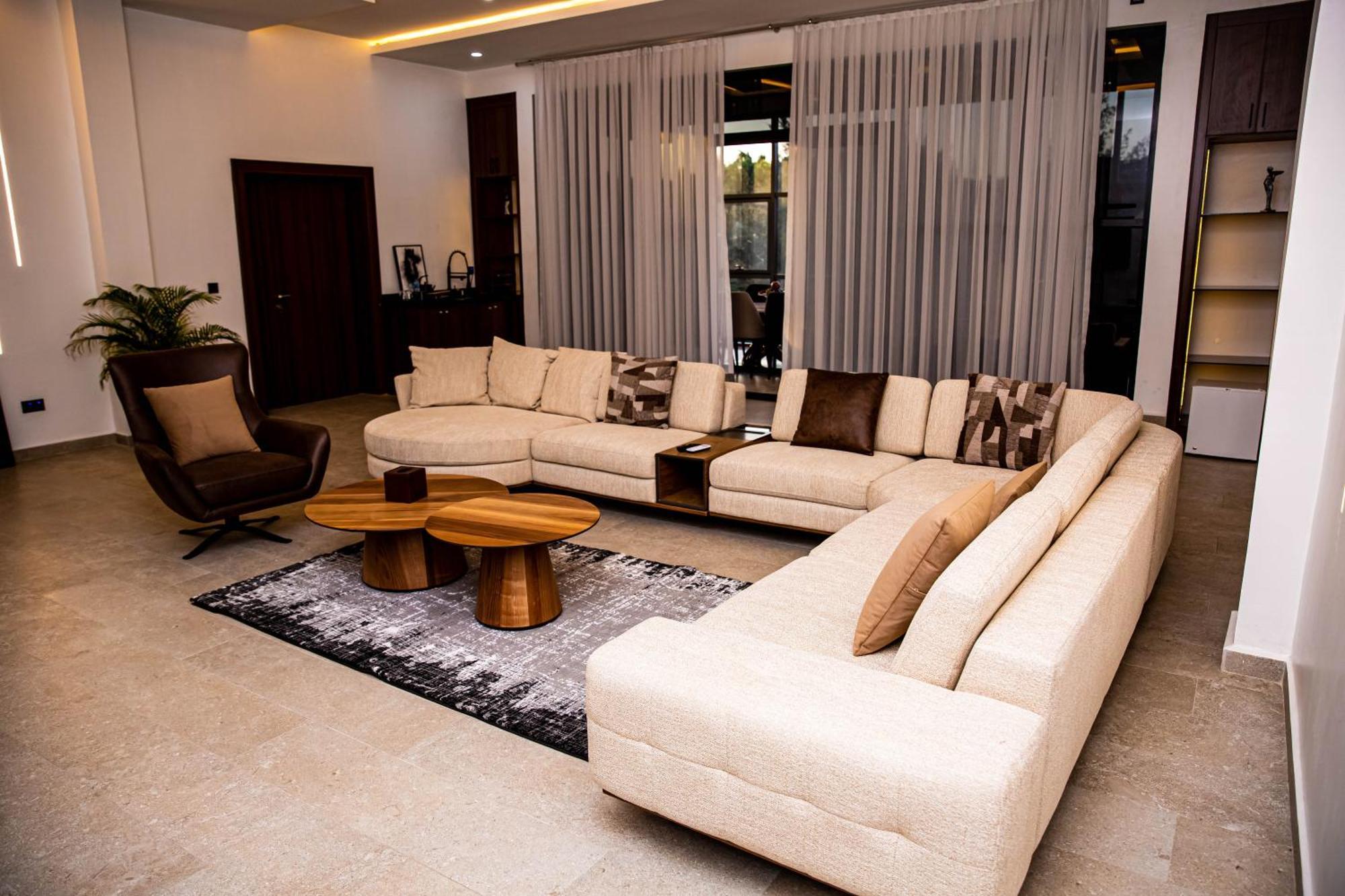 The Stallion Abuja Bagian luar foto